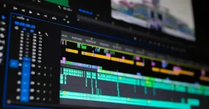Read more about the article Seni Penyuntingan: Menggunakan Narasi dalam Video Dokumentasi: Kapan dan Bagaimana?